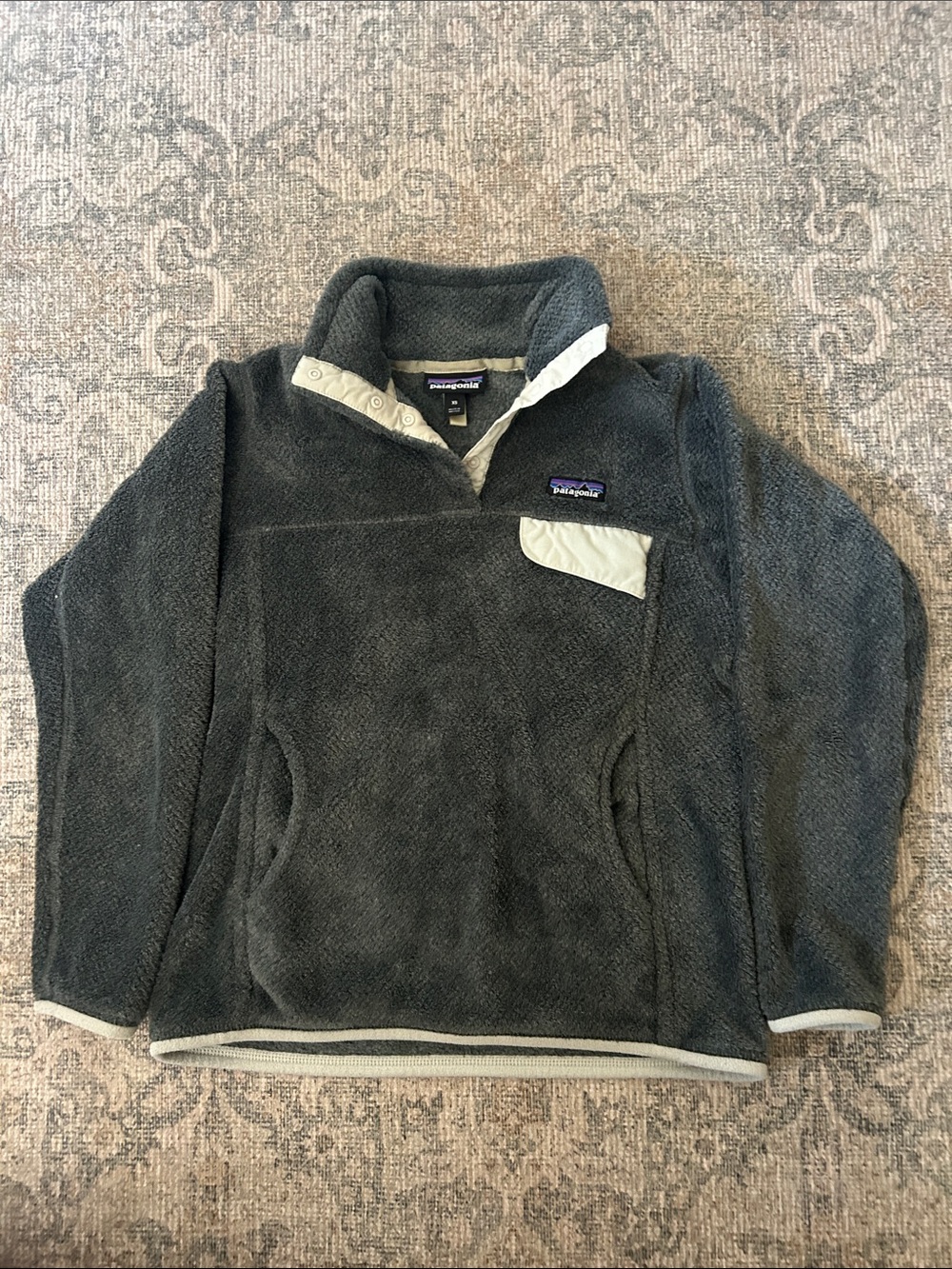 Patagonia Charcoal Gray Snap-T Fleece Pullover with Light Gray Accents